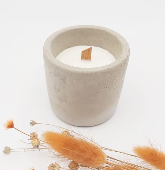 Betonkaarsje met houten wiek