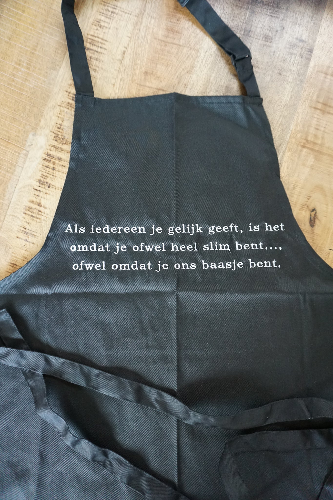 Geborduurde keukenschort eigen tekst