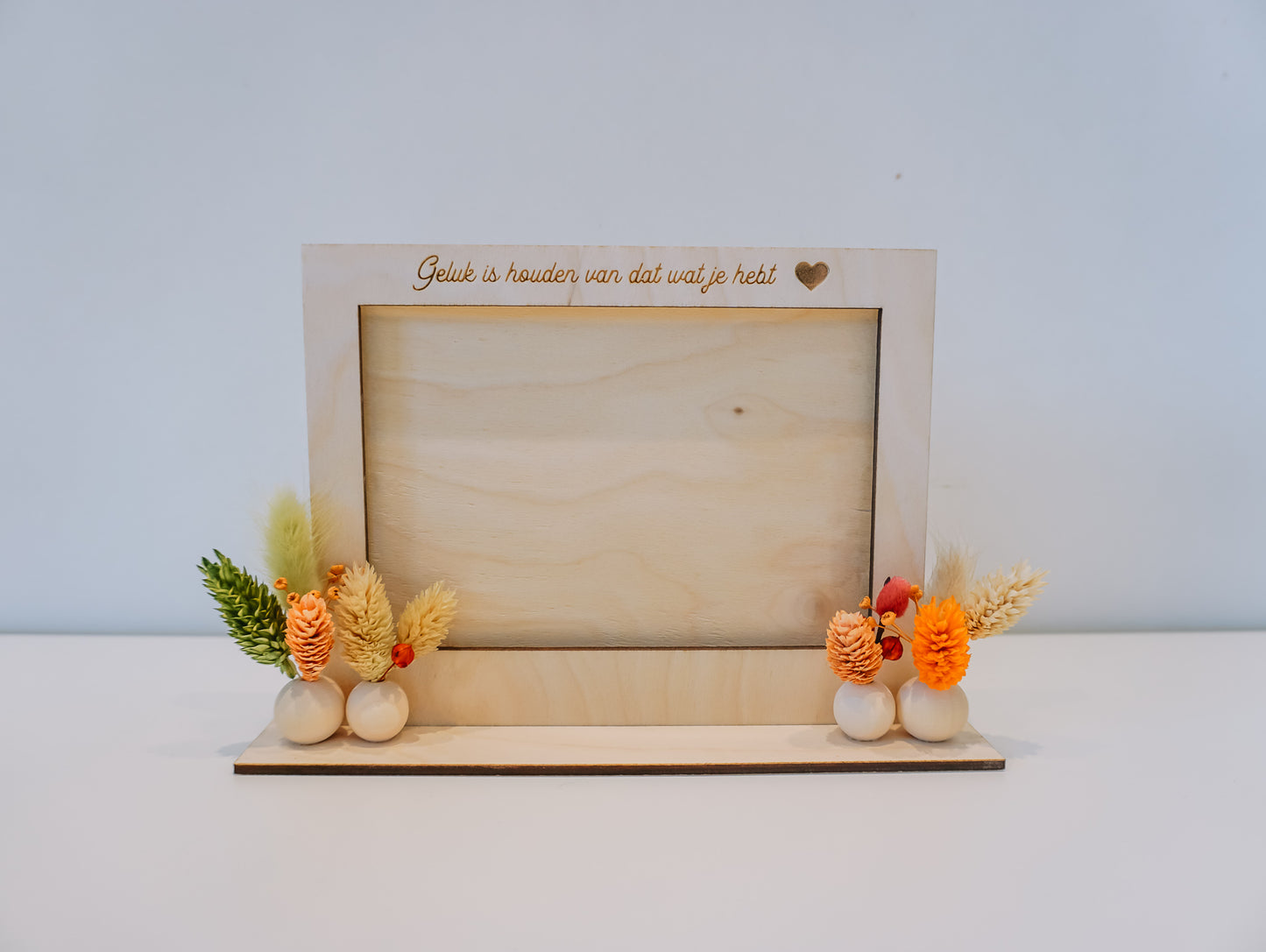 Houten fotokader met droogbloemparels