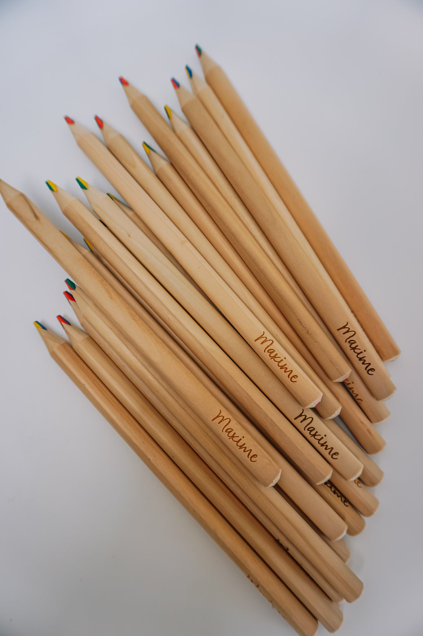 Maxi regenboog potlood gegraveerd