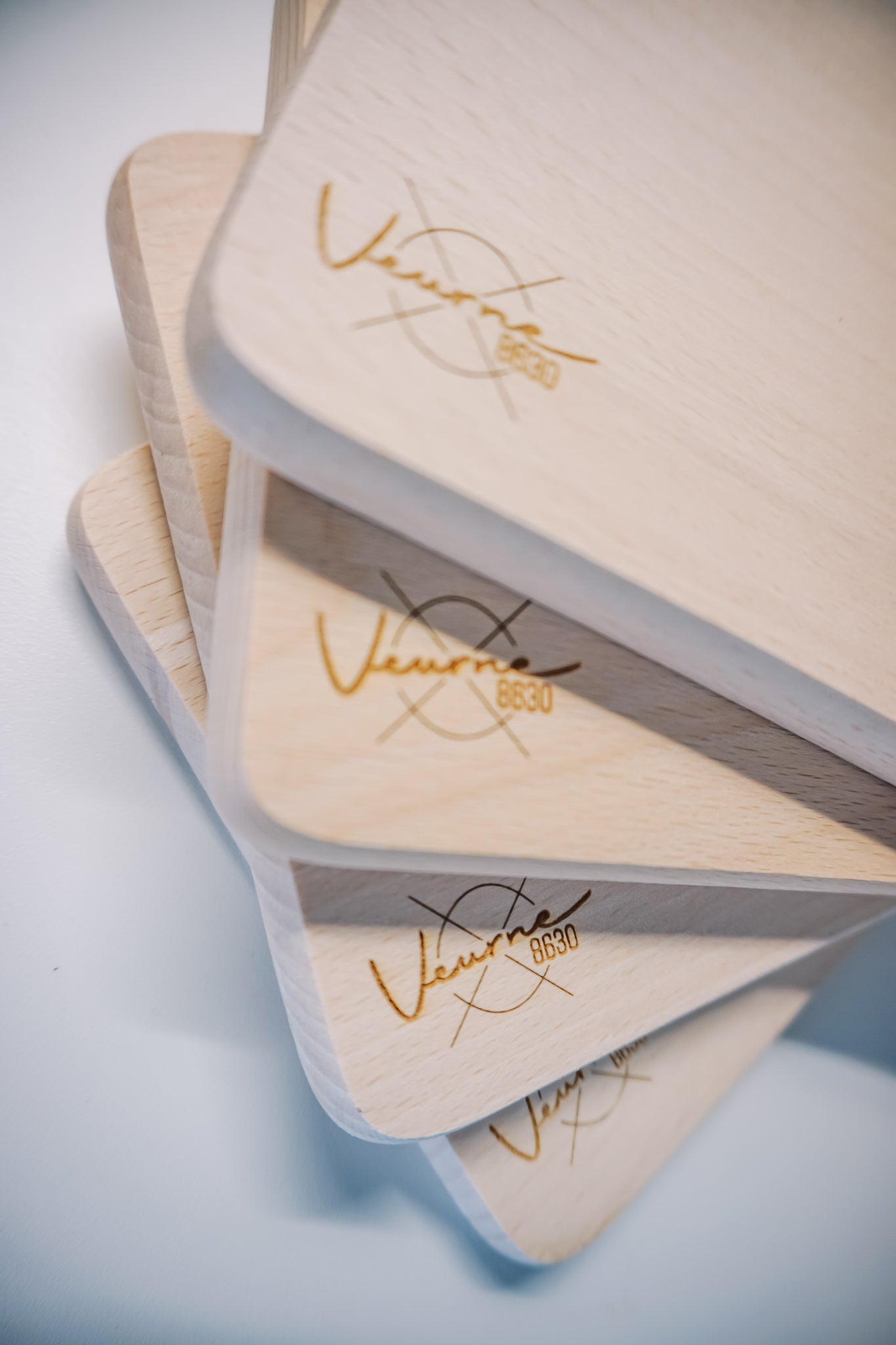 Houten snij/broodplankje met logo gegraveerd