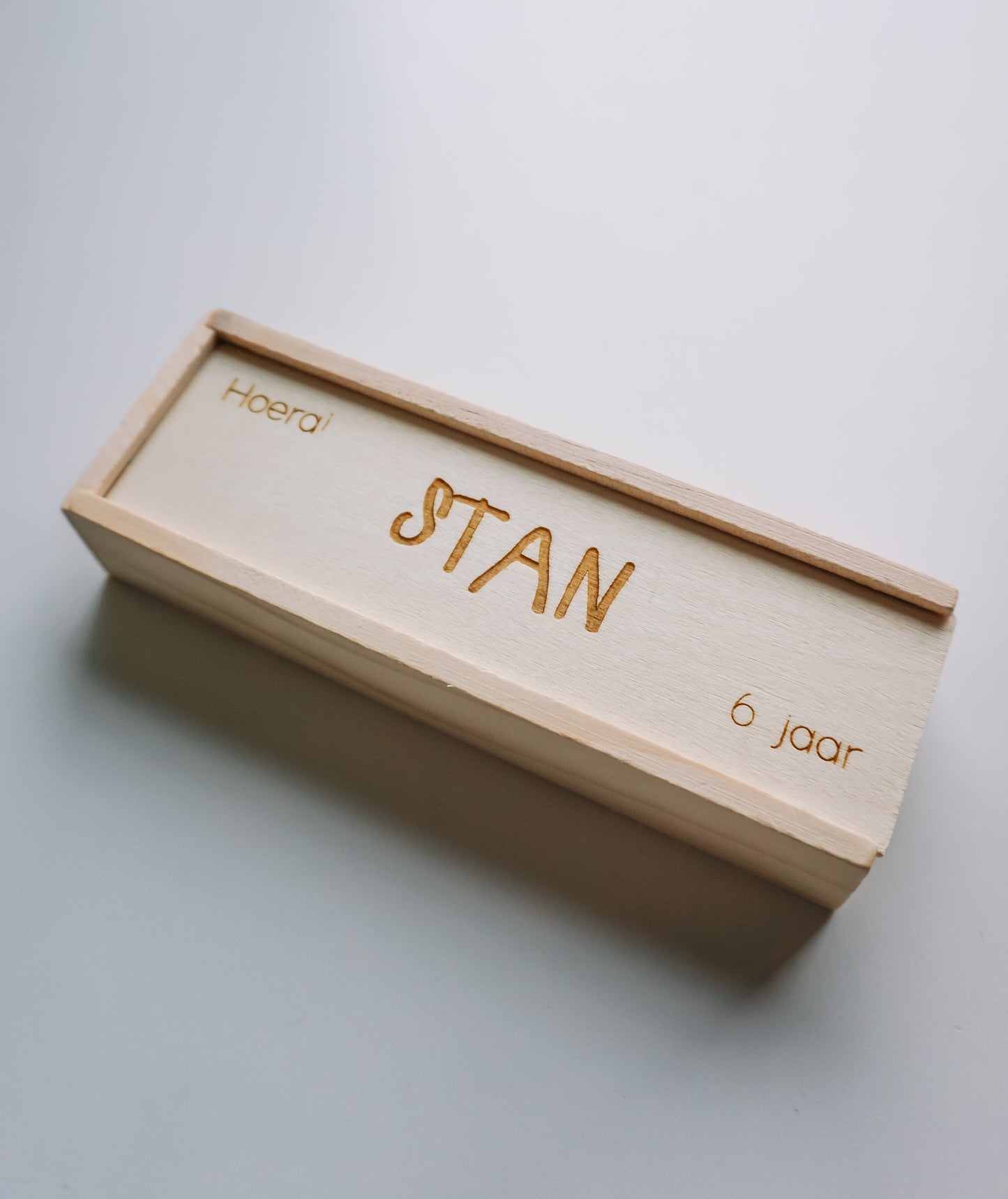 Dominospel met gegraveerd deksel