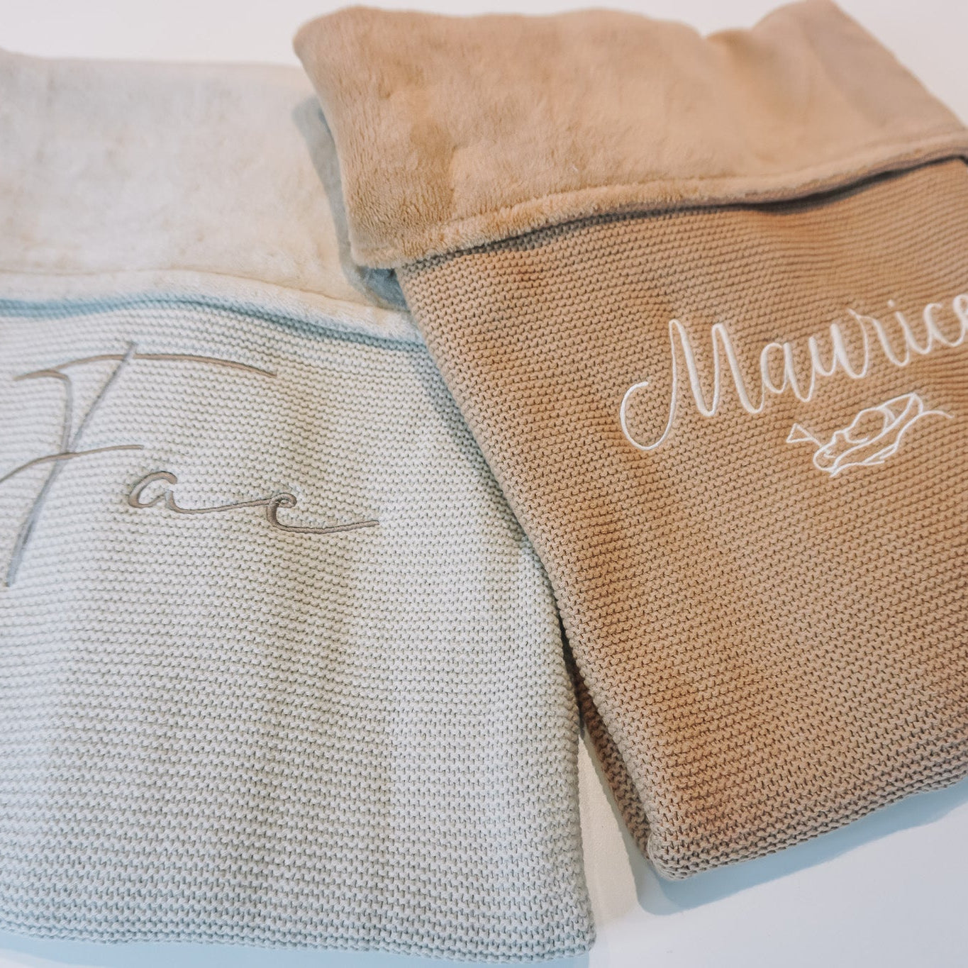 Geborduurd babydeken voor de geboorte met fleece bij krea-haus