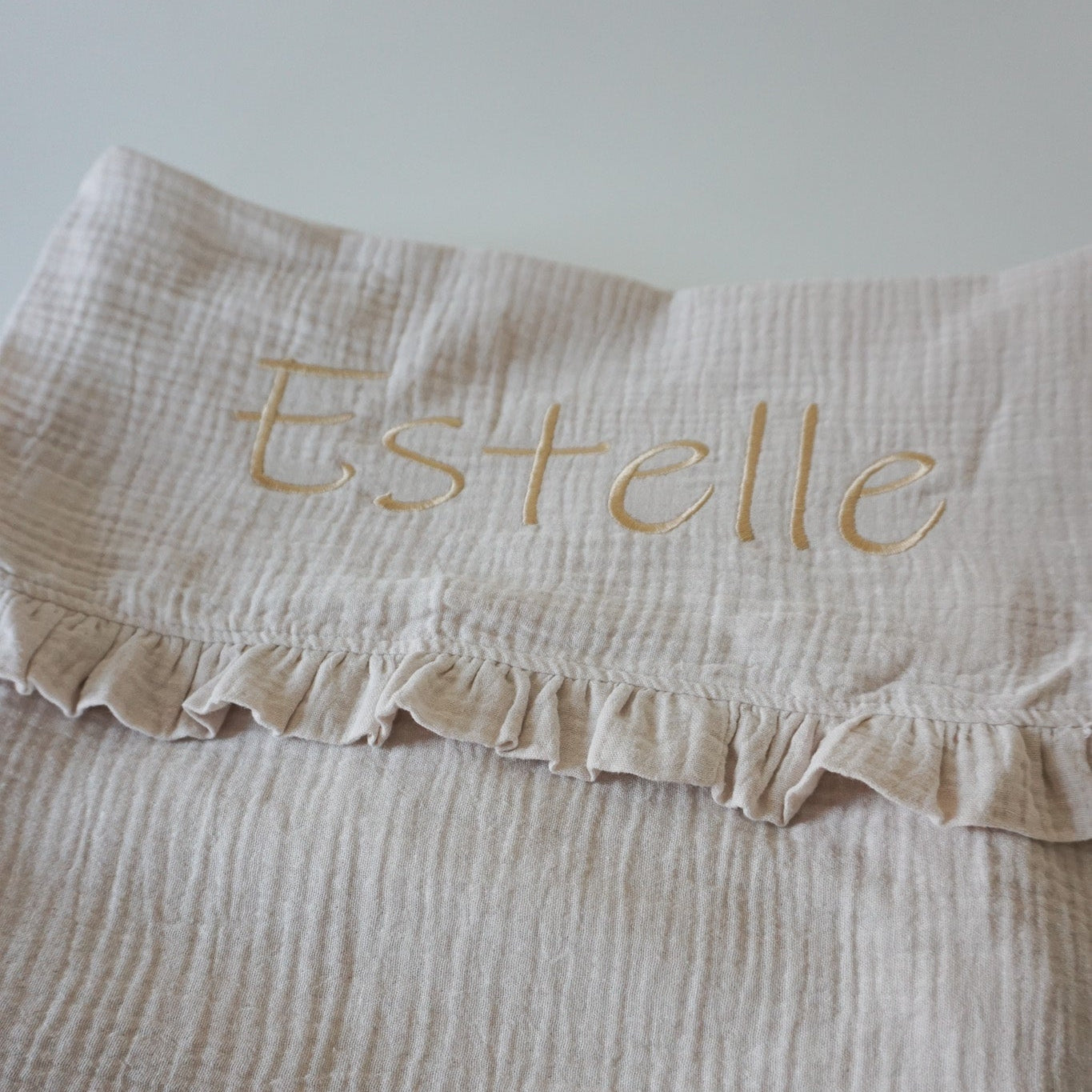 Geborduurd babydeken voor bij de geboorte bij www.krea-haus.be