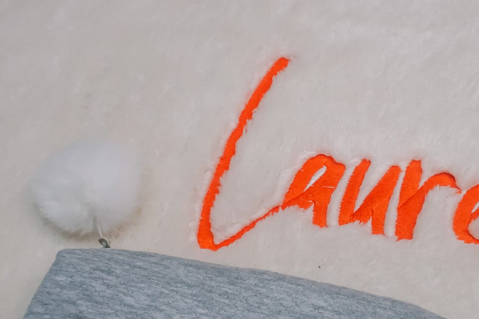 Geborduurd tapijtje voor de babykamer bij www.krea-haus.be