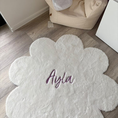 Tapijt als geboortecadeau geborduurd met naam