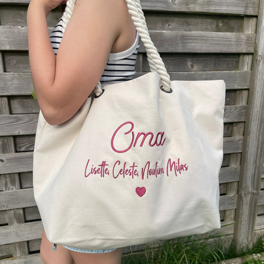 Geborduurde strandshopper bij borduuratelier Krea-Haus te Veurne