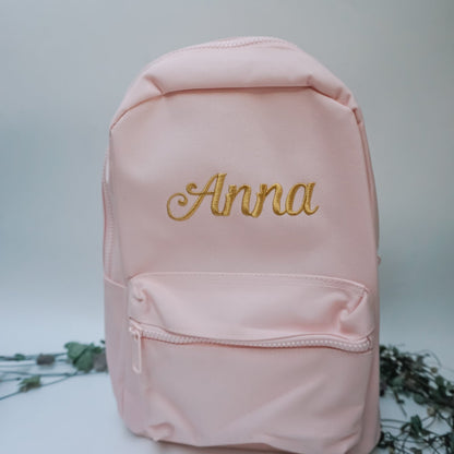 Rugzakje voor de kleinsten handig in gebruik en geborduurd met naam
