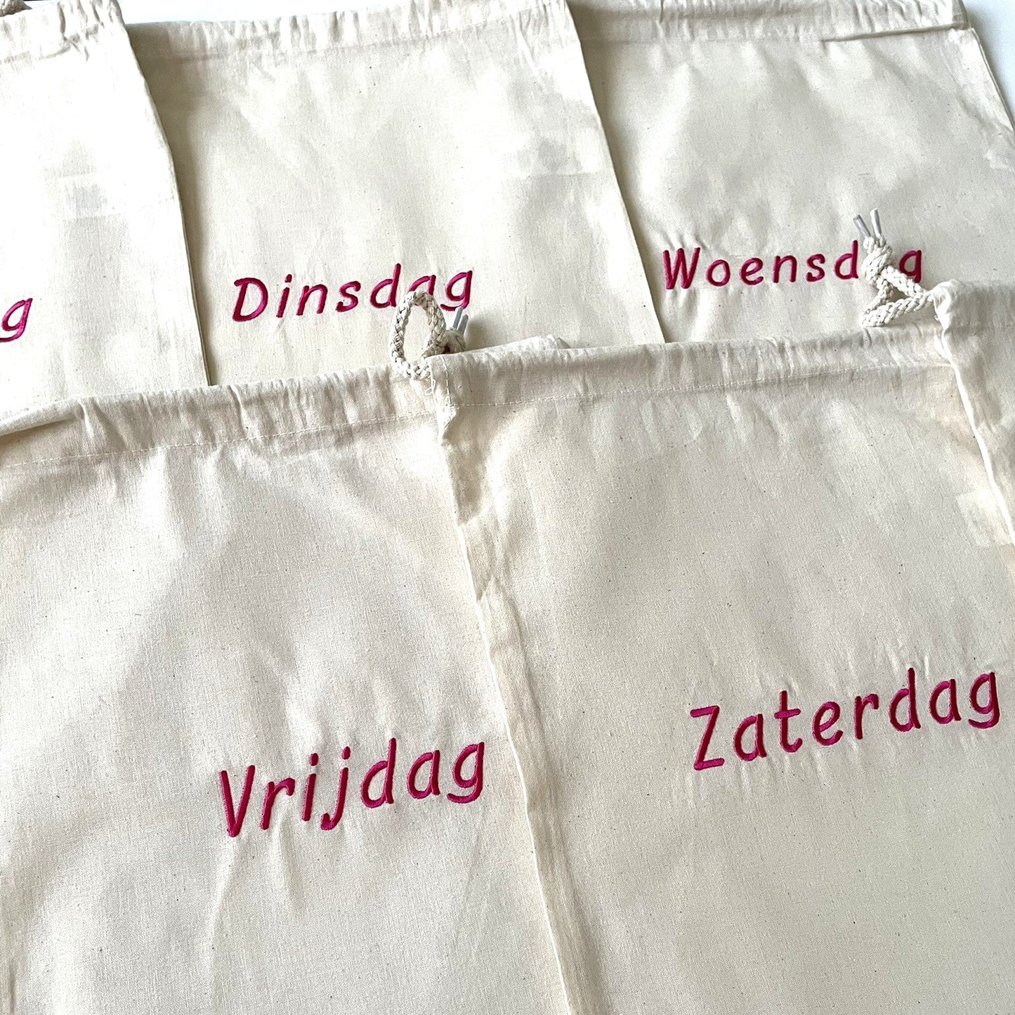 Kledijzakjes voor kinderen op kamp bij Krea-Haus