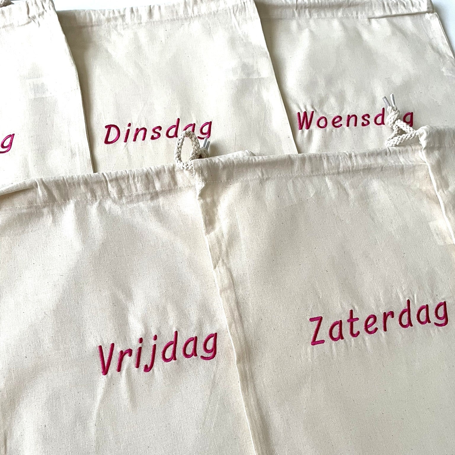 Kledijzakjes voor kinderen op kamp bij Krea-Haus