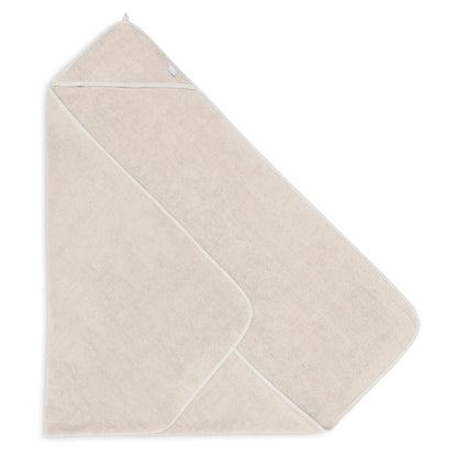 Schuin gevouwen badcape badstof 100x100 cm in nougat van Jollein, gepersonaliseerde badcape voor baby die geborduurd kan worden met naam.