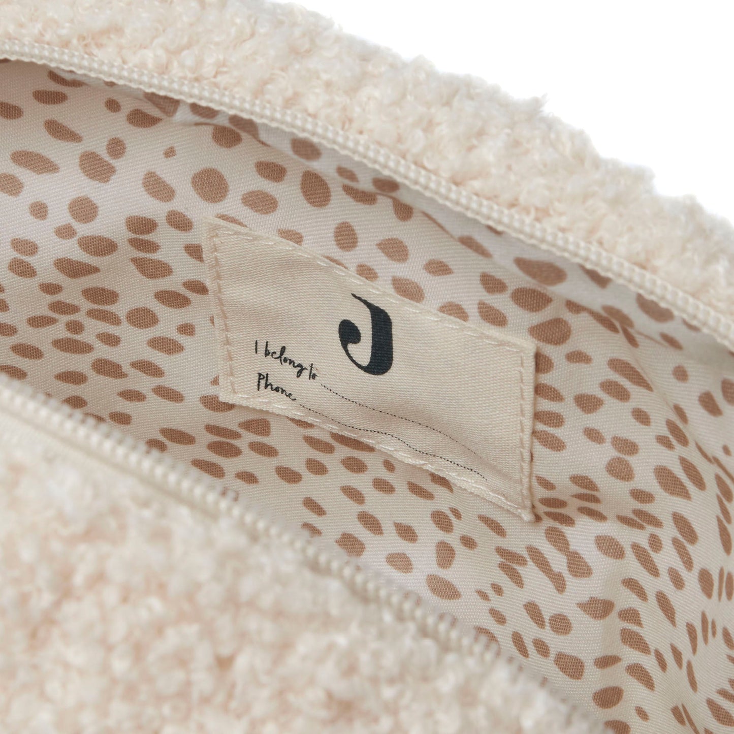Binnenkant van het etui boucle biscuit van Jollein met naamlabel, handig etui voor babyspulletjes en gepersonaliseerd cadeau.