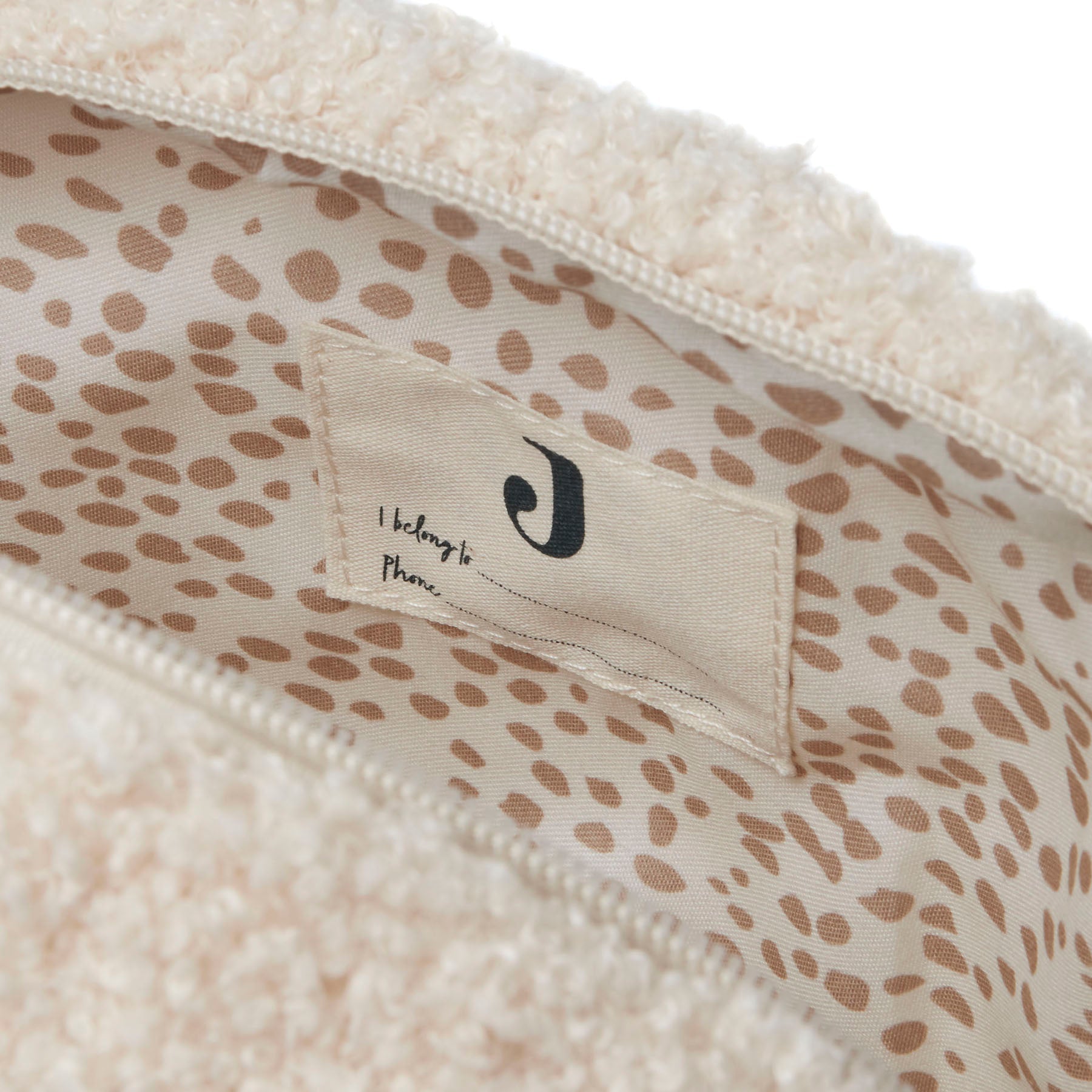 Binnenkant van het etui boucle biscuit van Jollein met naamlabel, handig etui voor babyspulletjes en gepersonaliseerd cadeau.
