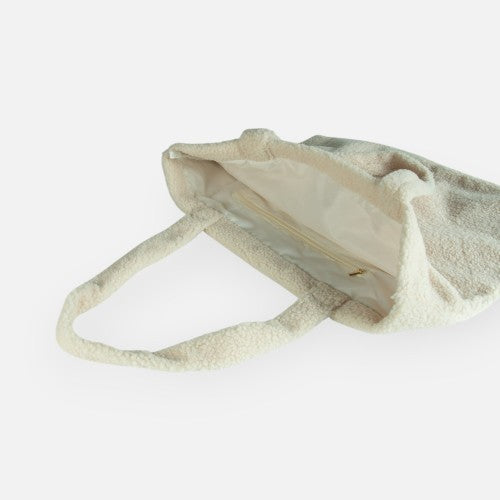 Binnenkant van beige teddy tas (tote bag), praktische gepersonaliseerde tas voor onderweg of als cadeau voor mama.