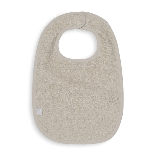Slab badstof in nougat van Jollein, zachte baby slab met waterafstotende laag voor tijdens het eten of bij kwijlen.